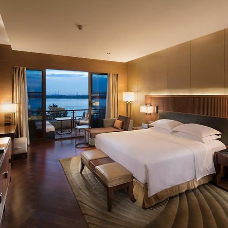 Hilton Wuhan Optics Valley Eksteriør billede