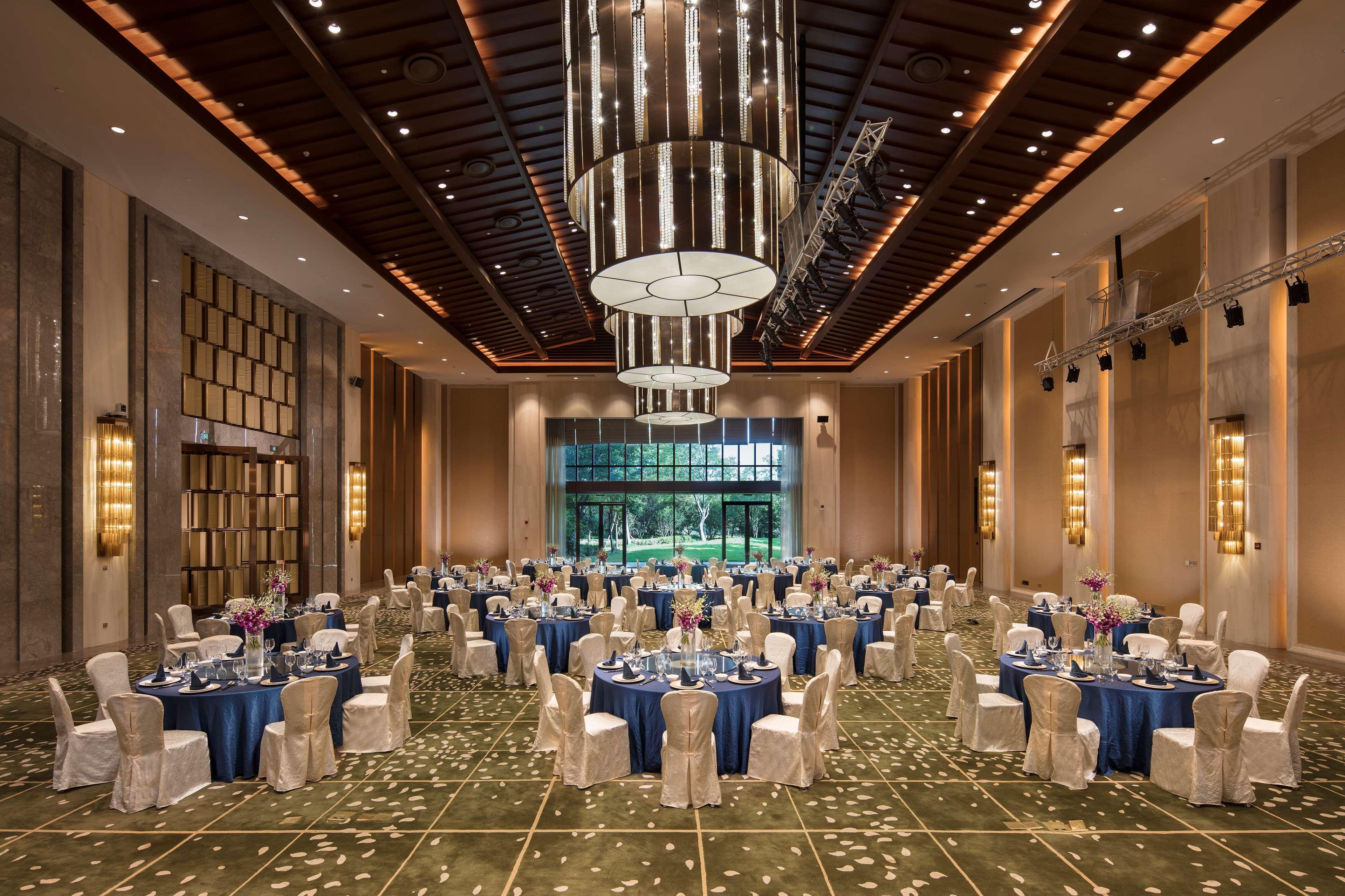 Hilton Wuhan Optics Valley Eksteriør billede