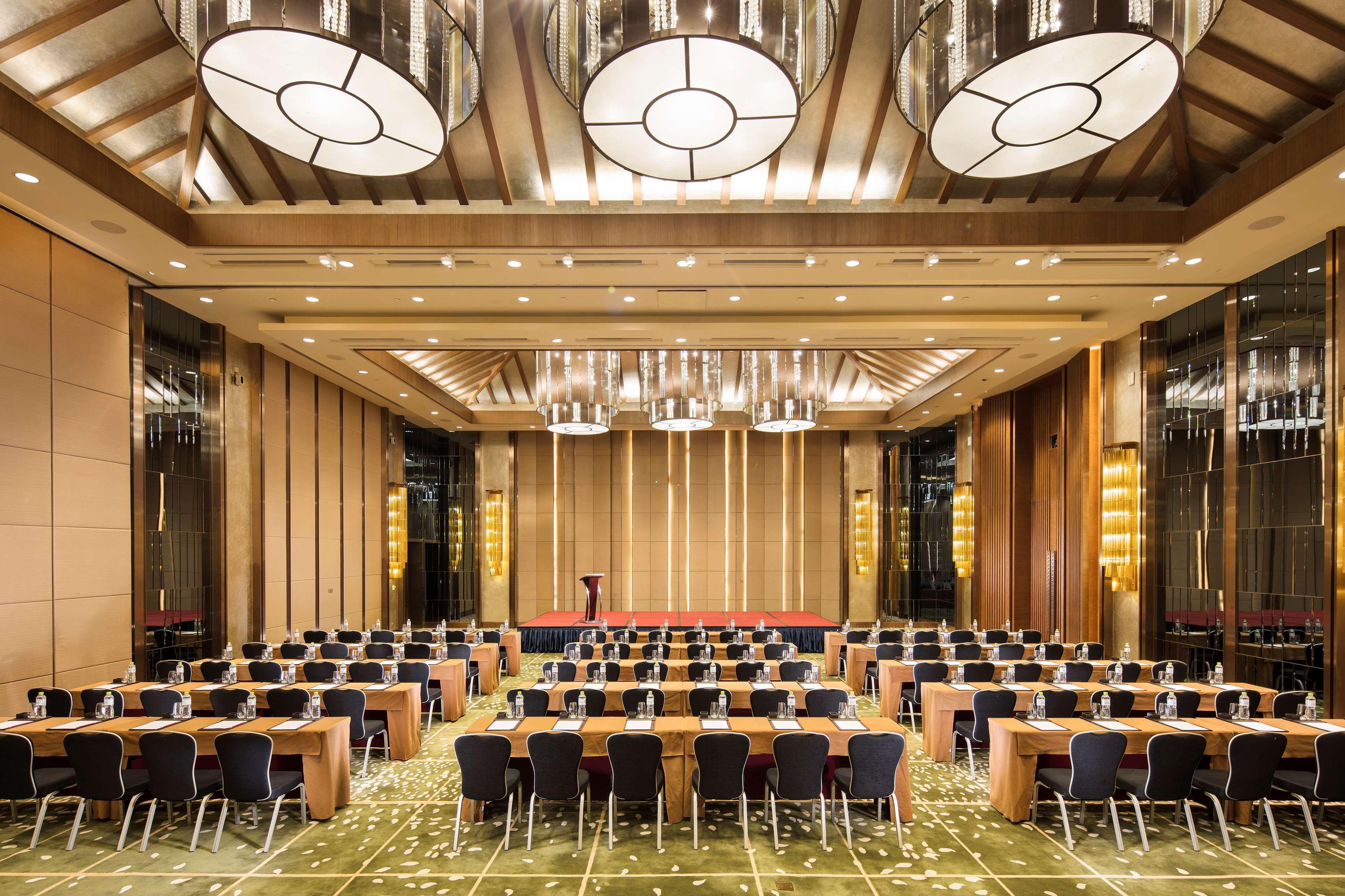 Hilton Wuhan Optics Valley Eksteriør billede