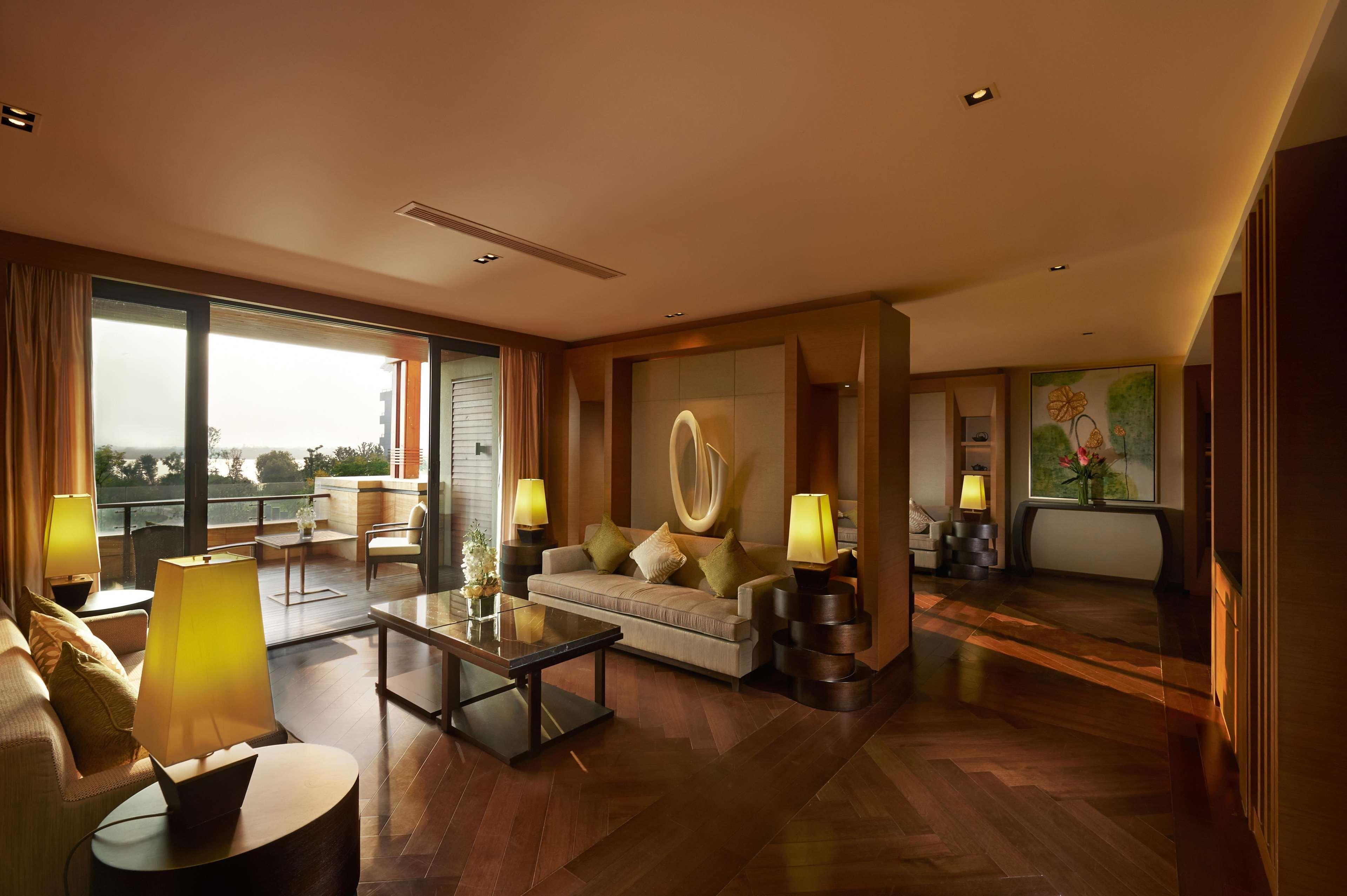 Hilton Wuhan Optics Valley Eksteriør billede