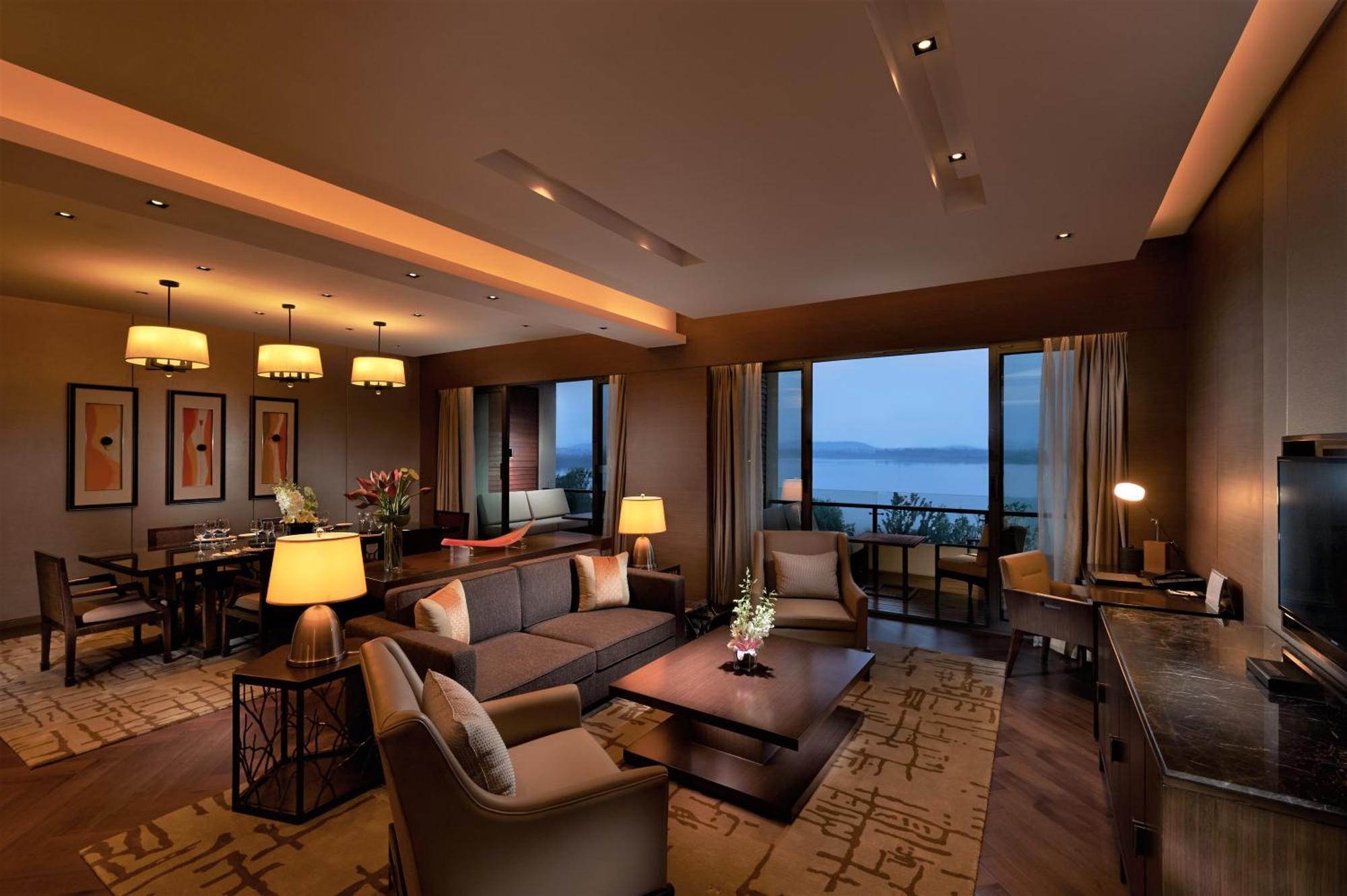 Hilton Wuhan Optics Valley Eksteriør billede