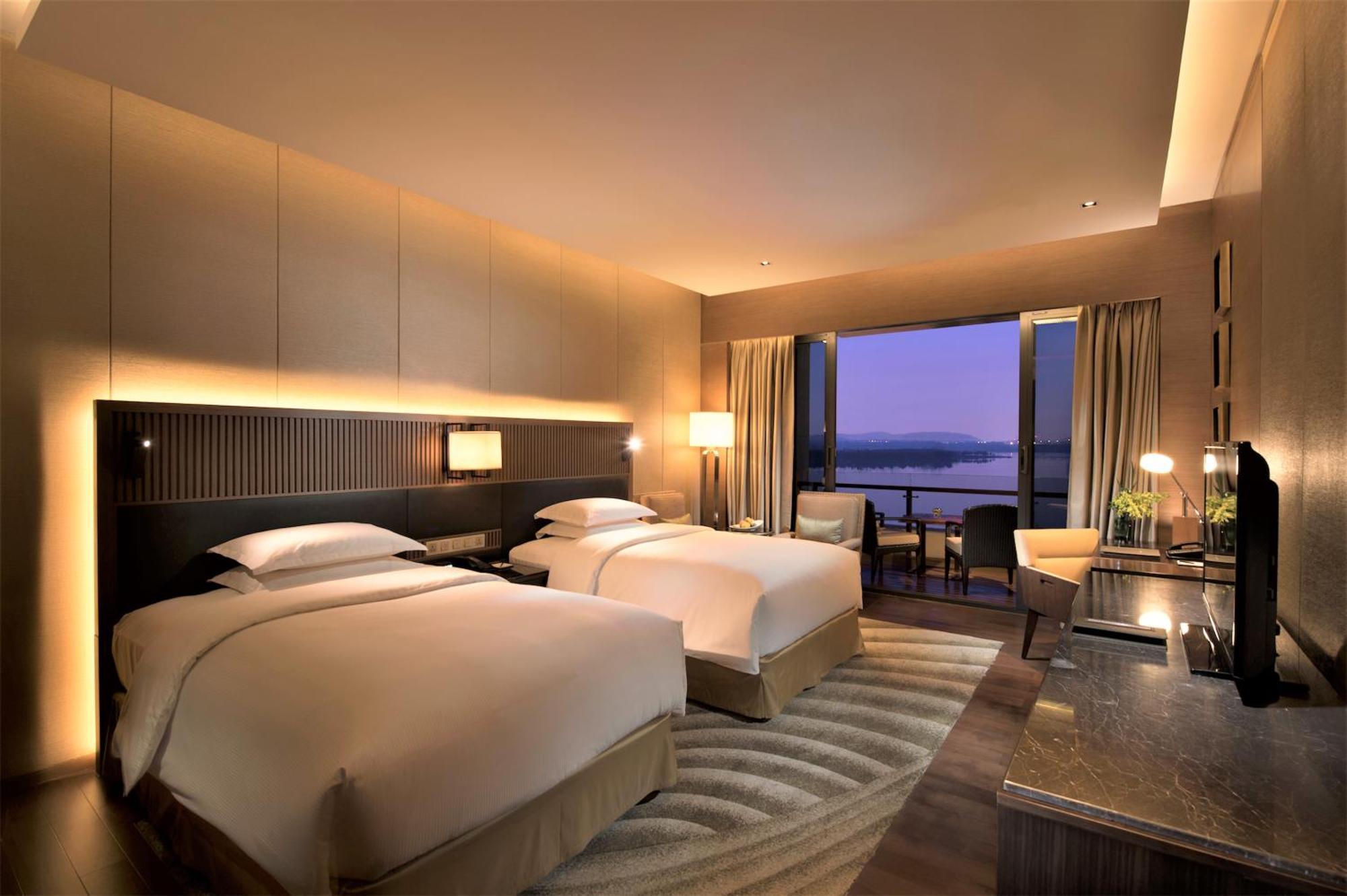 Hilton Wuhan Optics Valley Eksteriør billede