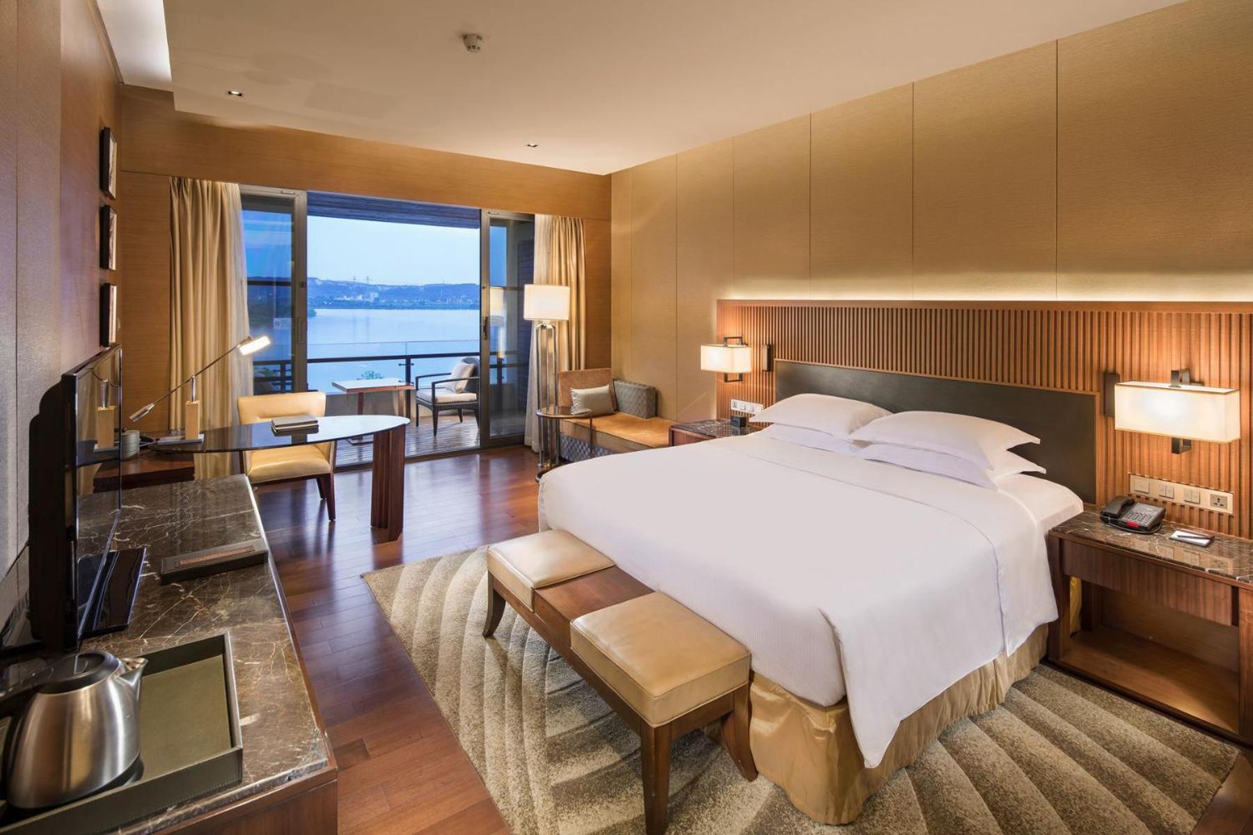 Hilton Wuhan Optics Valley Eksteriør billede