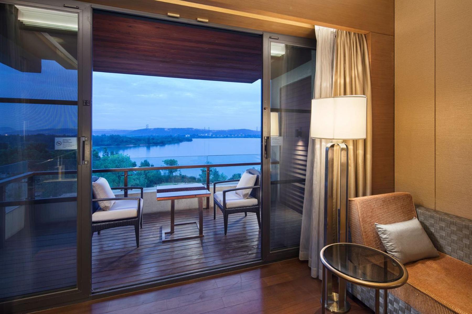 Hilton Wuhan Optics Valley Eksteriør billede