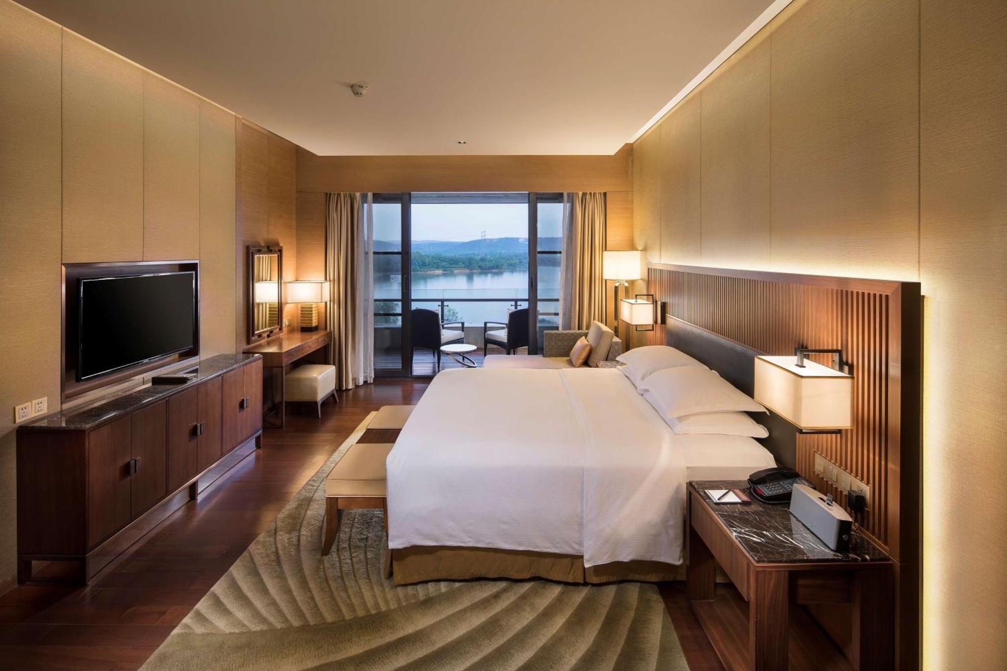 Hilton Wuhan Optics Valley Eksteriør billede