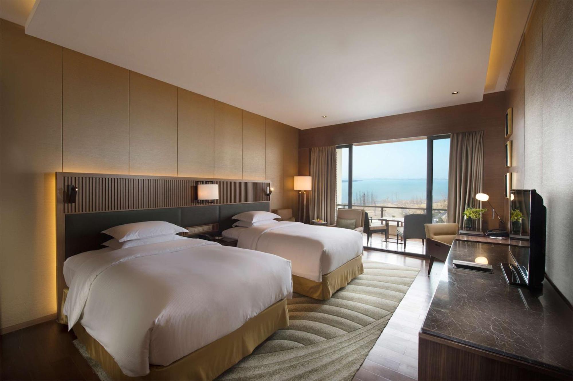 Hilton Wuhan Optics Valley Eksteriør billede