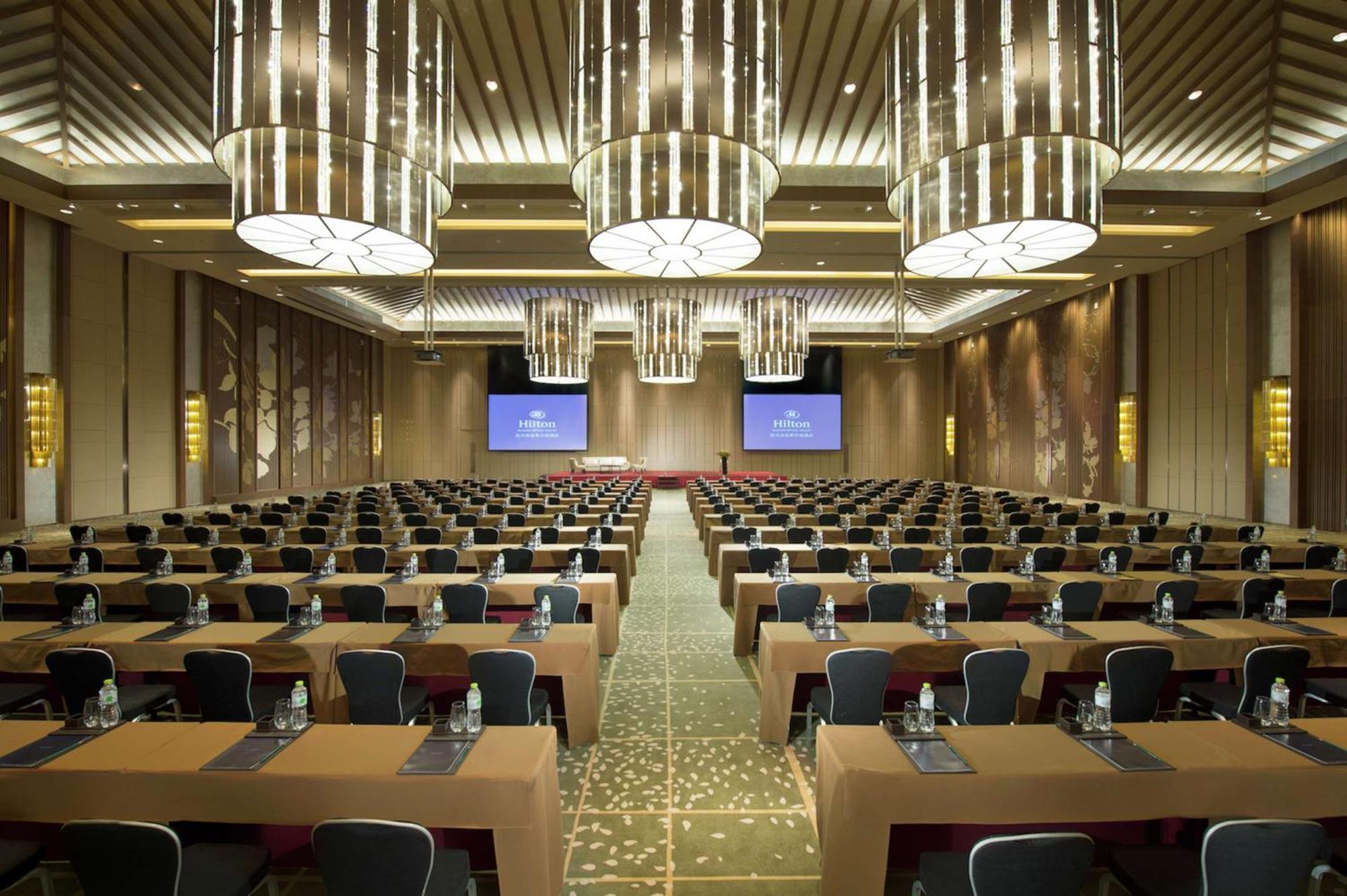 Hilton Wuhan Optics Valley Eksteriør billede