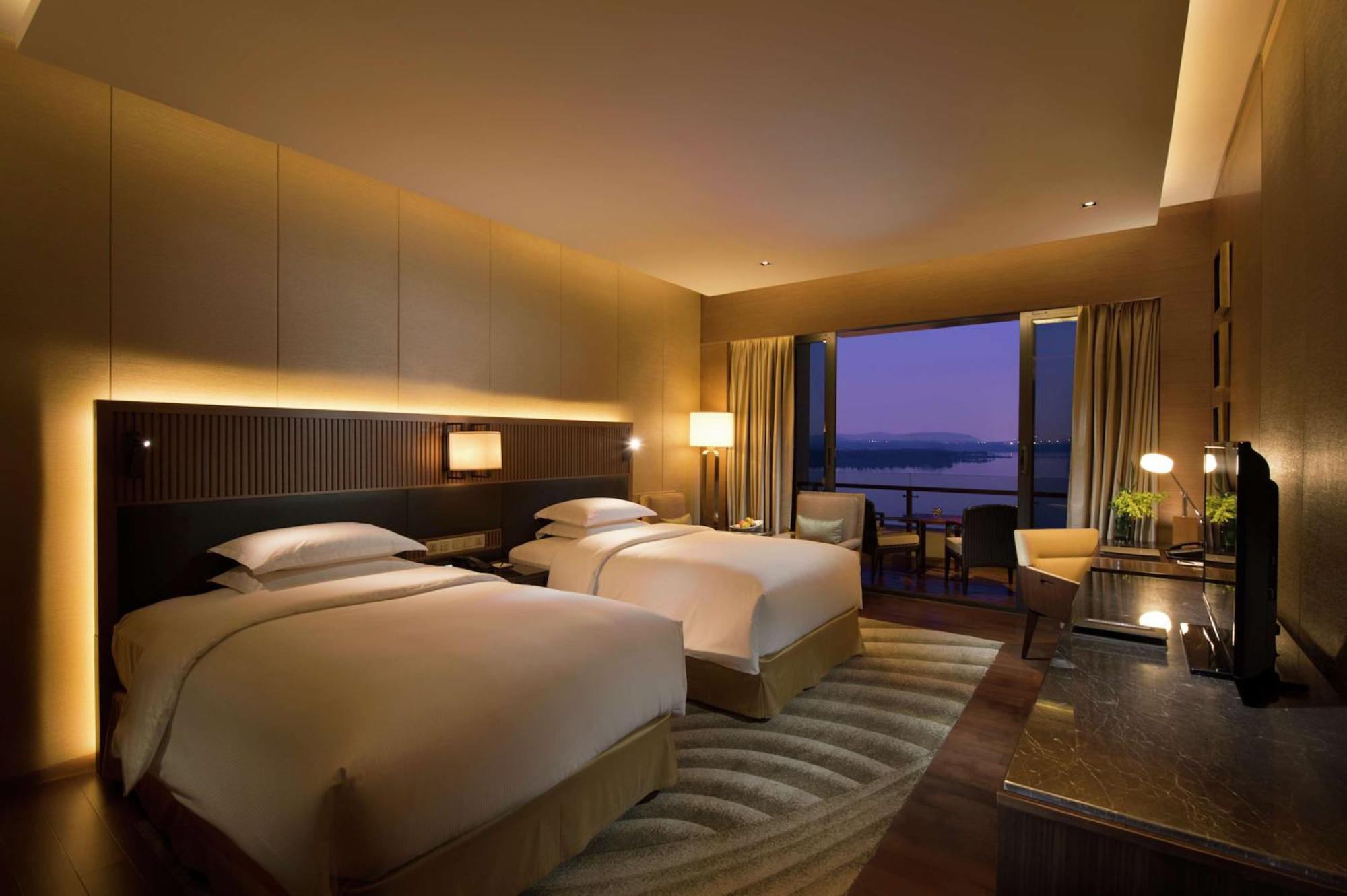 Hilton Wuhan Optics Valley Eksteriør billede