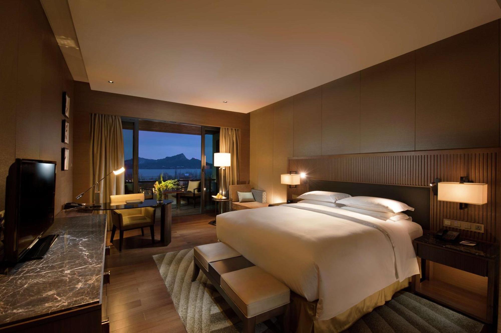 Hilton Wuhan Optics Valley Eksteriør billede