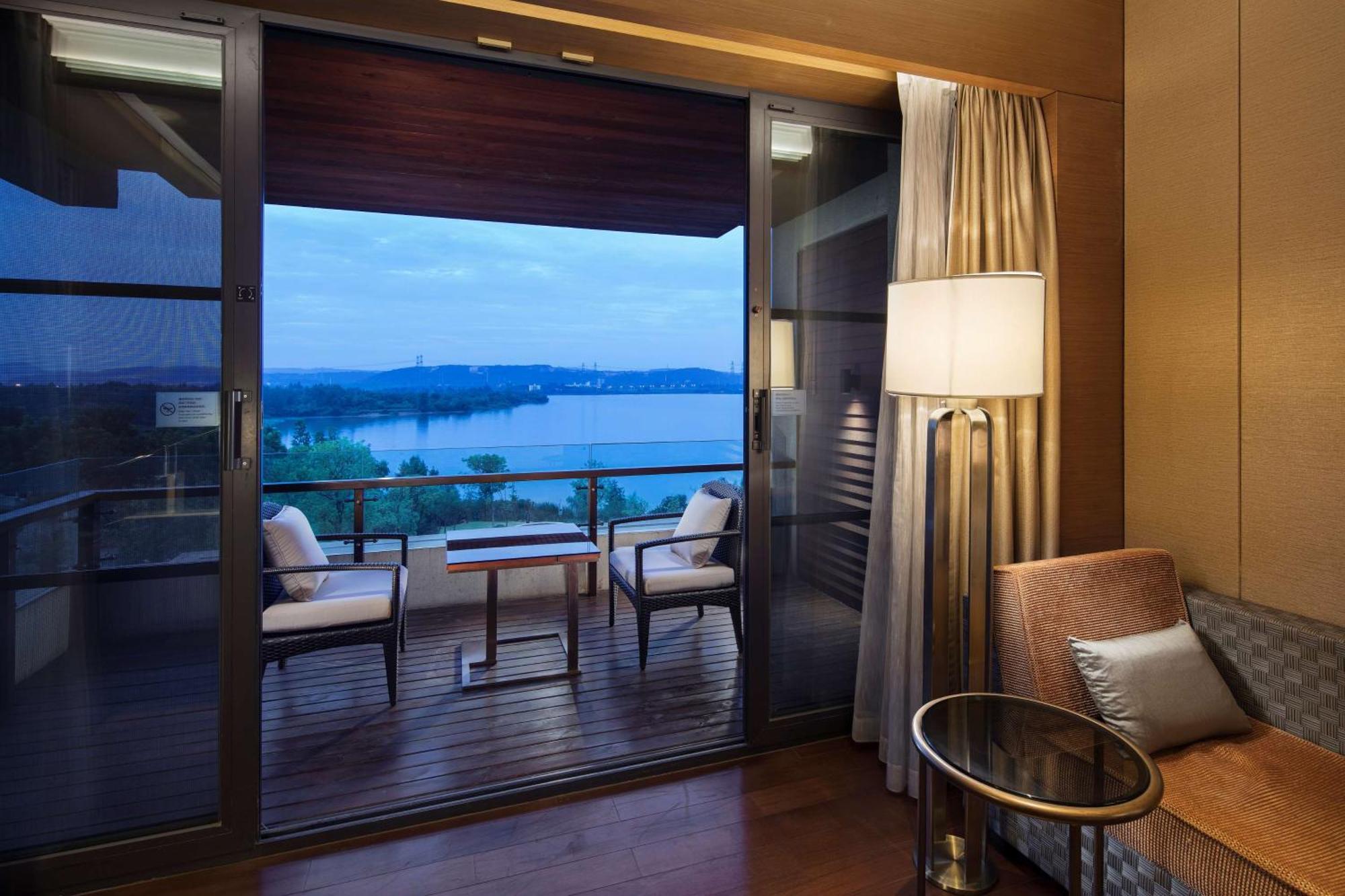 Hilton Wuhan Optics Valley Eksteriør billede