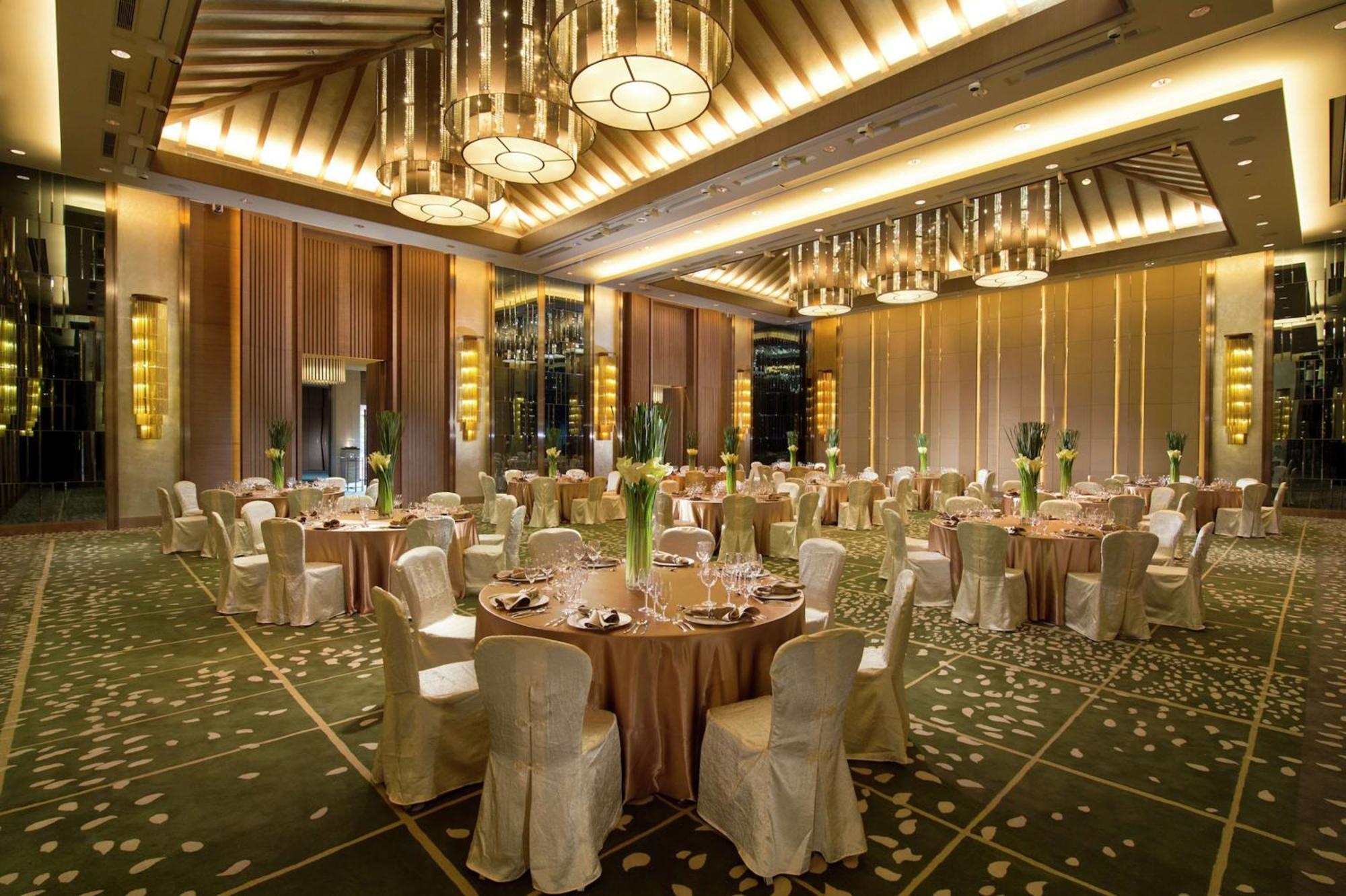 Hilton Wuhan Optics Valley Eksteriør billede