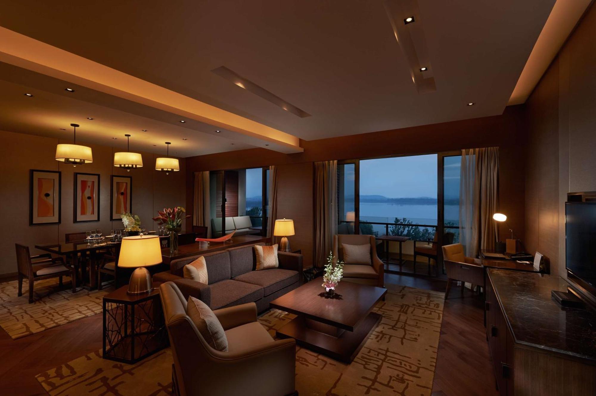 Hilton Wuhan Optics Valley Eksteriør billede
