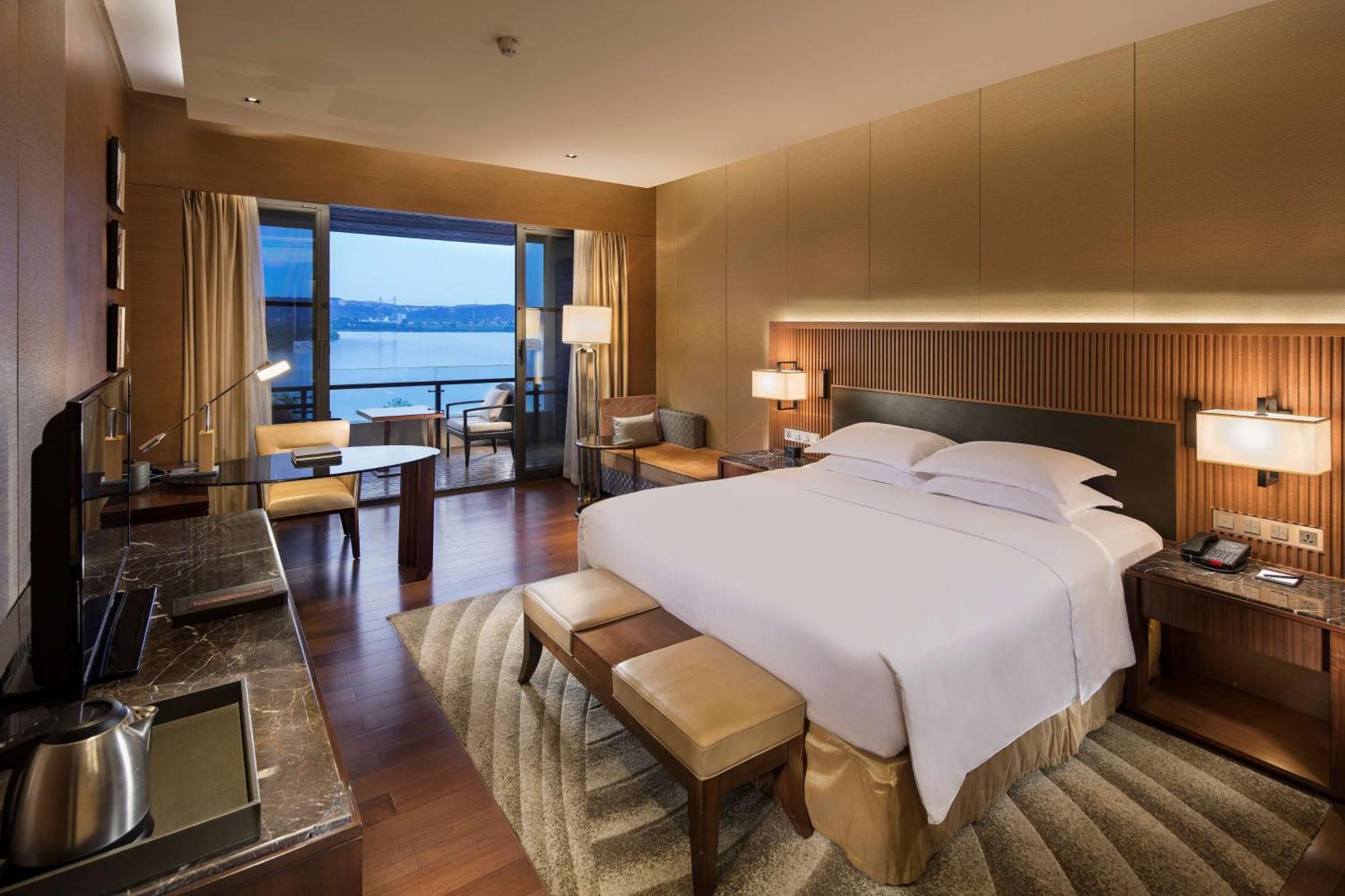Hilton Wuhan Optics Valley Eksteriør billede