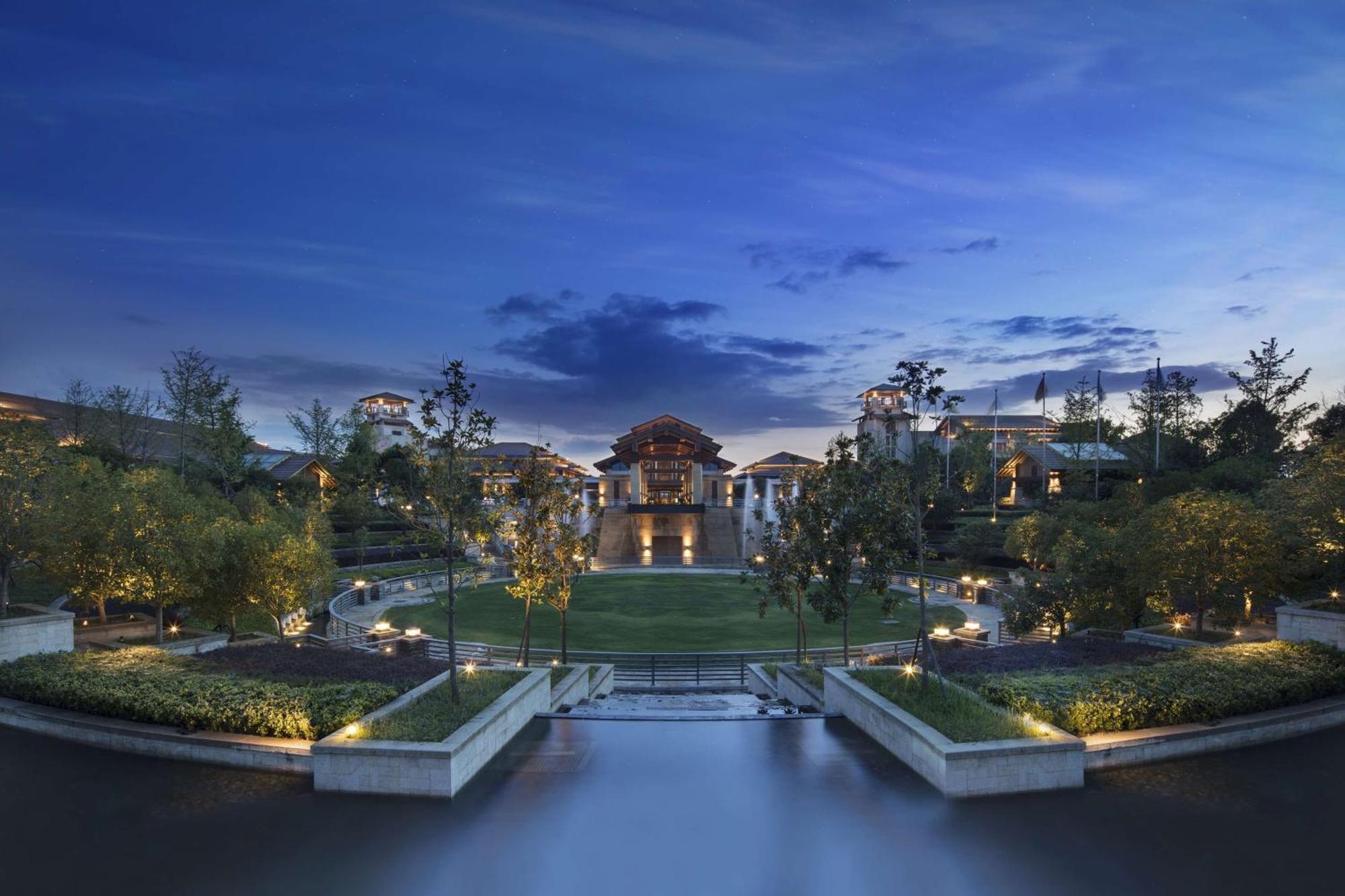 Hilton Wuhan Optics Valley Eksteriør billede