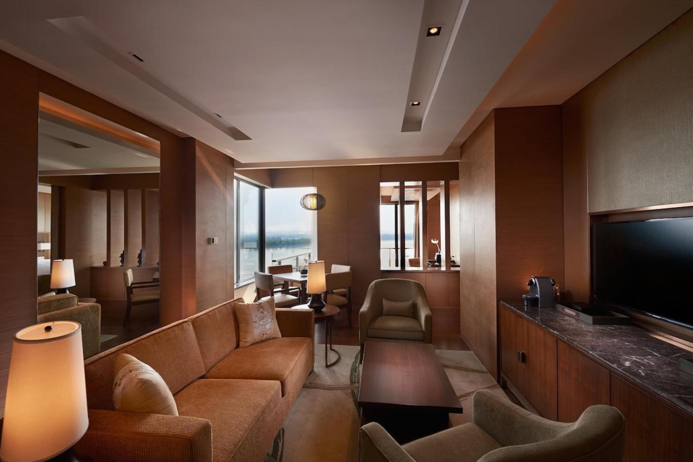 Hilton Wuhan Optics Valley Eksteriør billede
