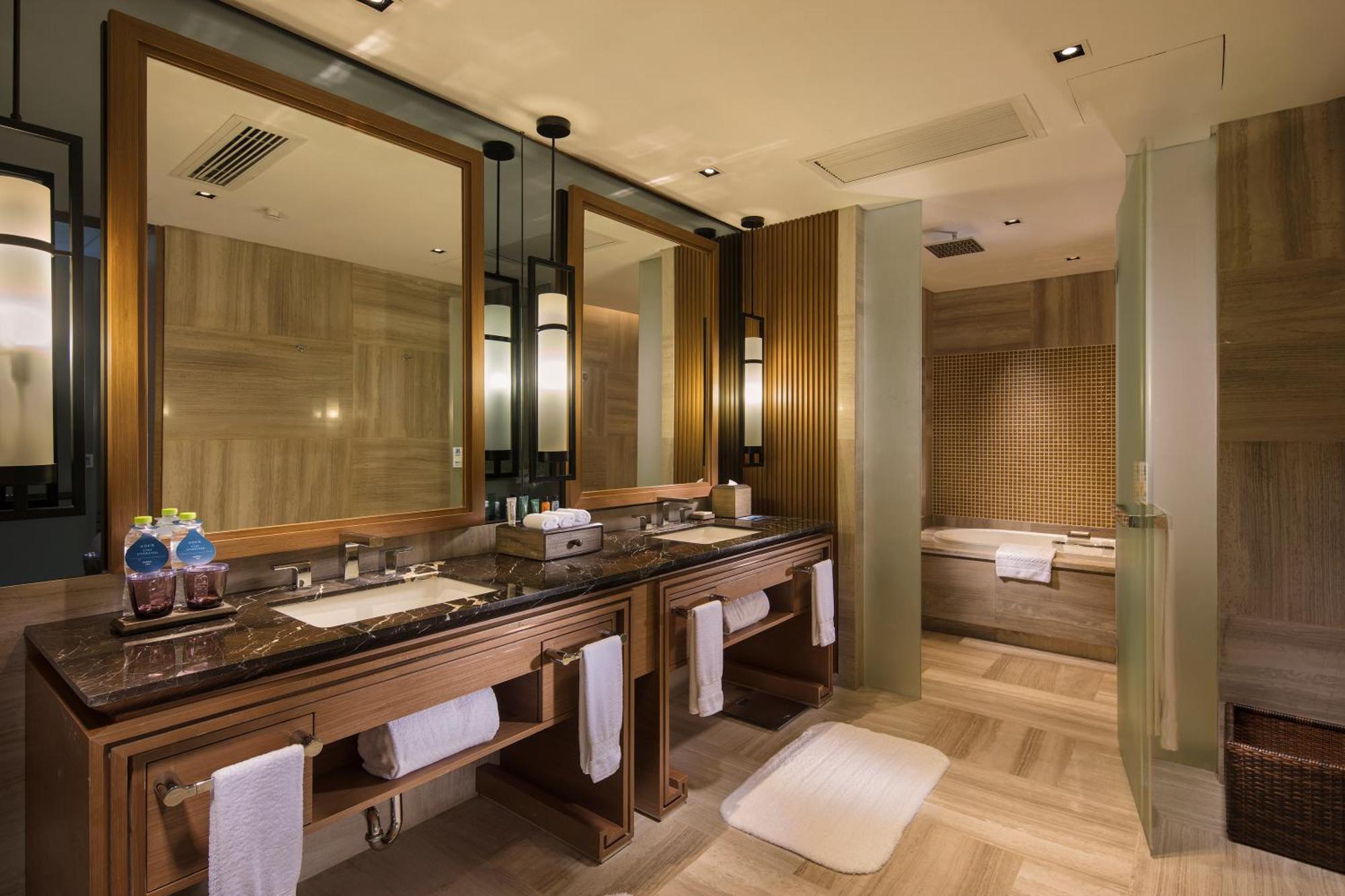 Hilton Wuhan Optics Valley Eksteriør billede
