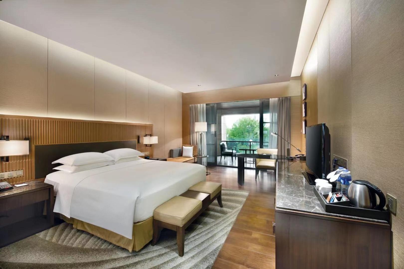 Hilton Wuhan Optics Valley Eksteriør billede